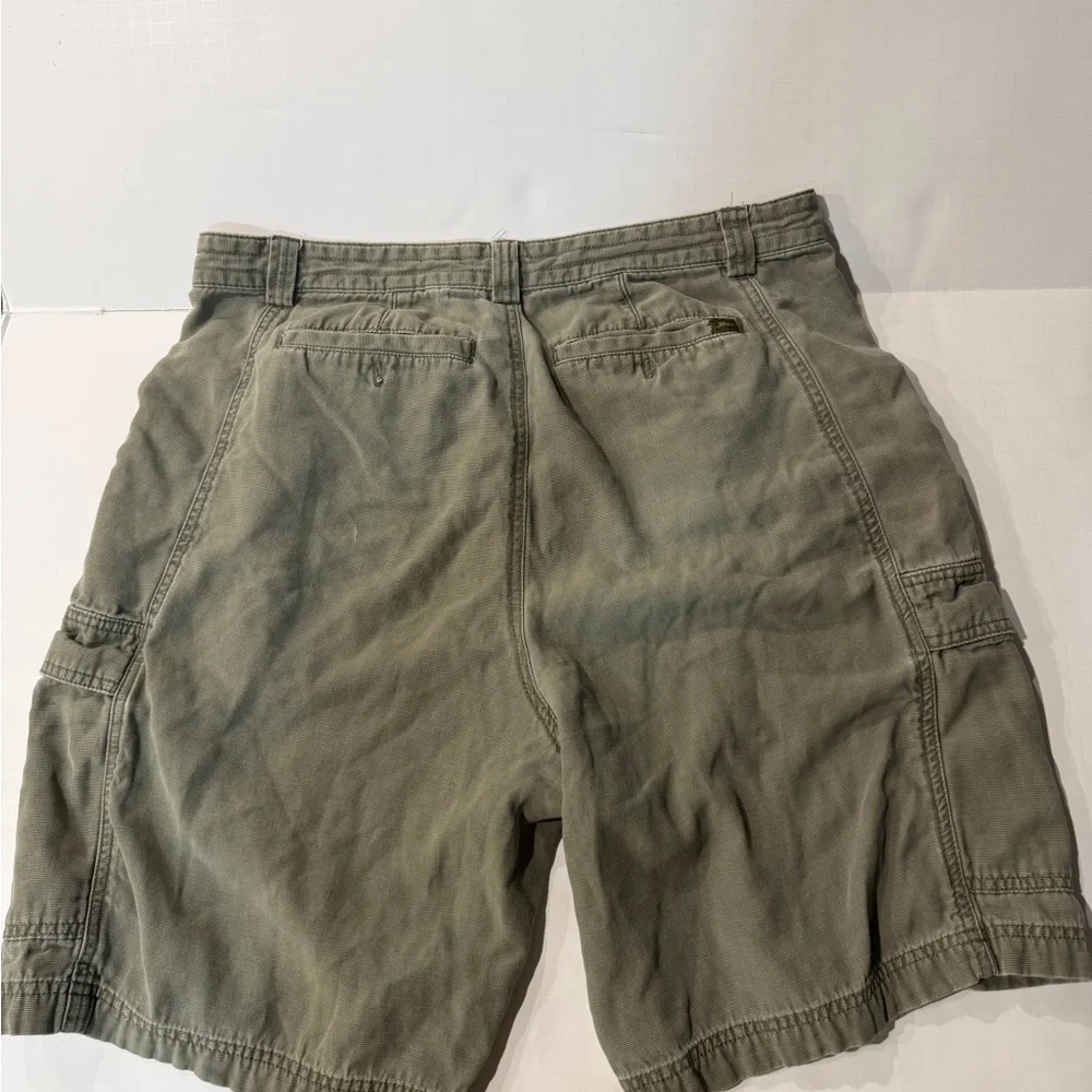 Tommy Bahama Men's Green Cargo Shorts - Picture 3 of 6